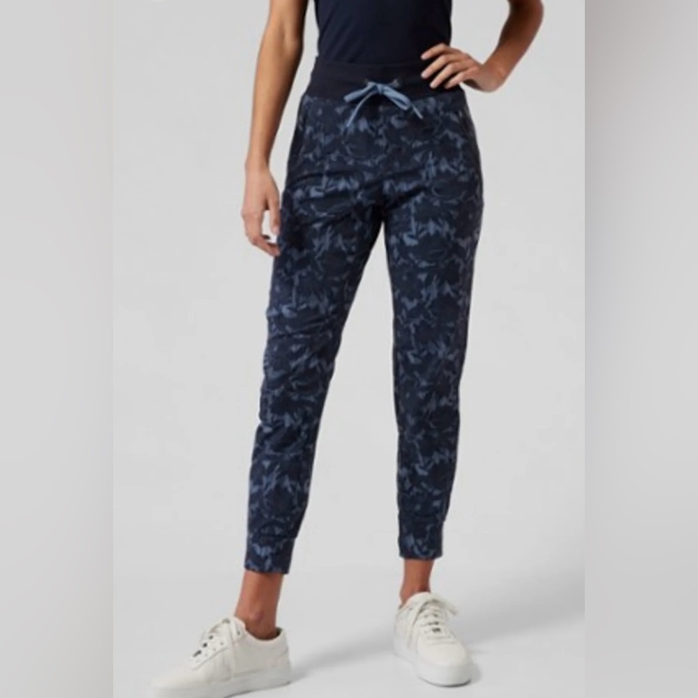 Athleta Women’s Trekkie North Printed Jogger Pants Sz. 4